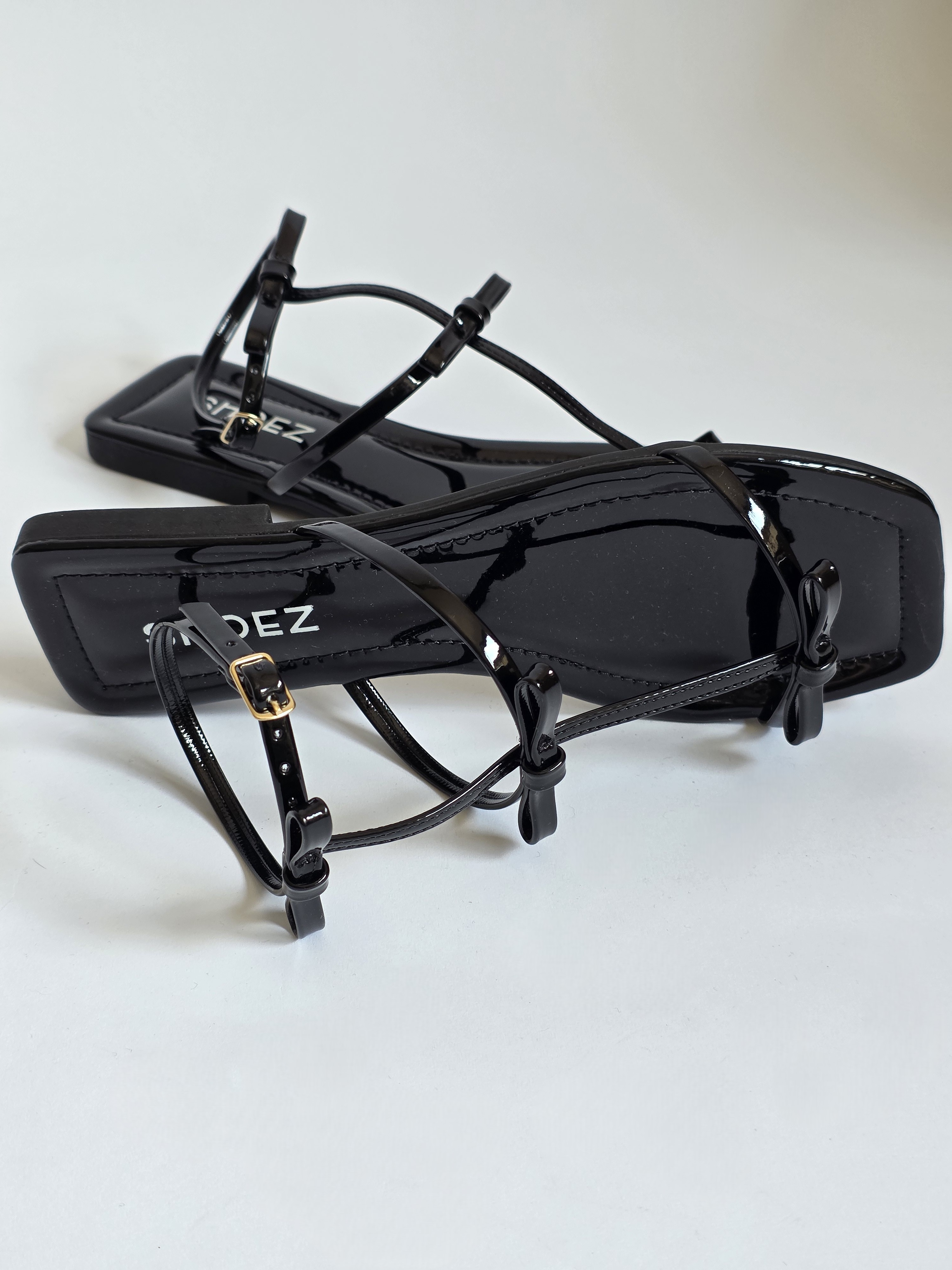 Pallas Black Pre-Order