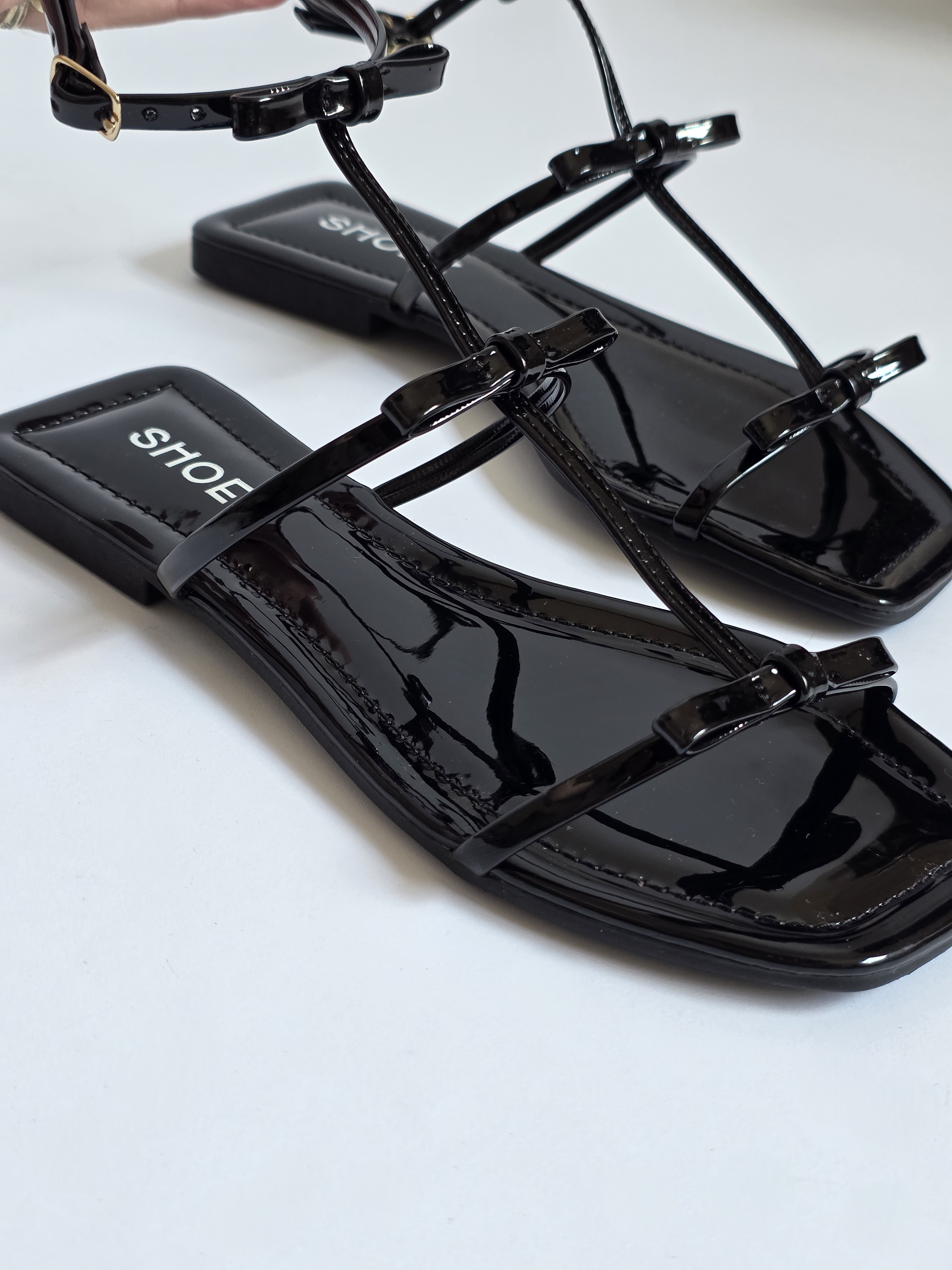 Pallas Black Pre-Order